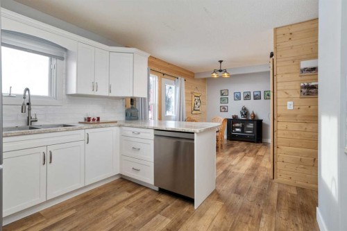 5615 49 Avenue, Killam, AB - Indoor Photo Showing Kitchen