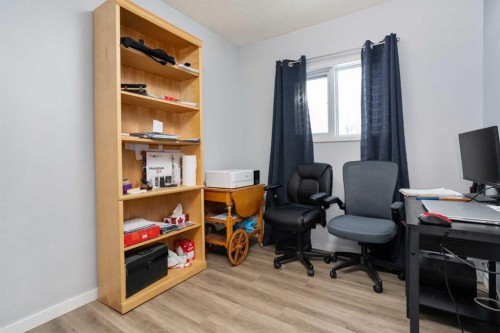 5615 49 Avenue, Killam, AB - Indoor Photo Showing Office