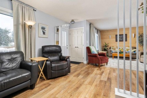 5615 49 Avenue, Killam, AB - Indoor Photo Showing Living Room
