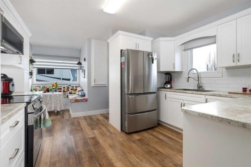 5615 49 Avenue, Killam, AB - Indoor Photo Showing Kitchen With Upgraded Kitchen