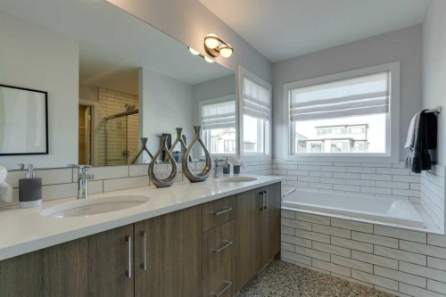 181 Mitchell Road Nw, Calgary, AB - Indoor Photo Showing Bathroom