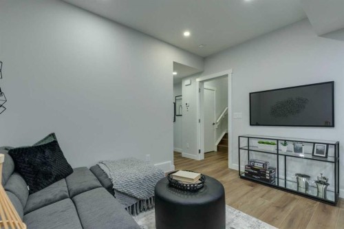 181 Mitchell Road Nw, Calgary, AB - Indoor