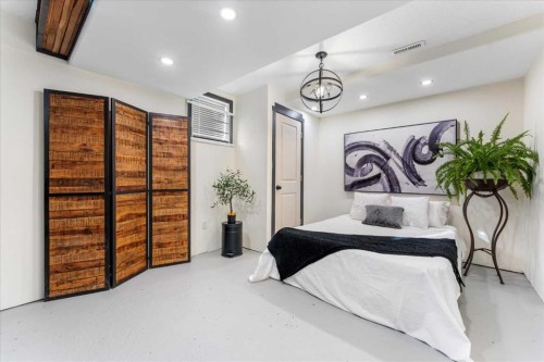 11124 110A Avenue, Edmonton, AB - Indoor Photo Showing Bedroom