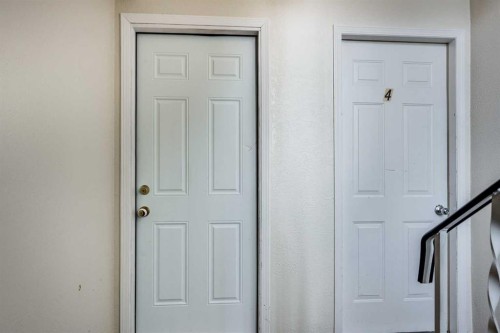 3-5 Stanton Street, Red Deer, AB - Indoor Photo Showing Other Room