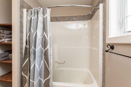 156 Long Close, Red Deer, AB - Indoor Photo Showing Other Room