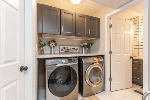 156 Long Close, Red Deer, AB - Indoor Photo Showing Laundry Room