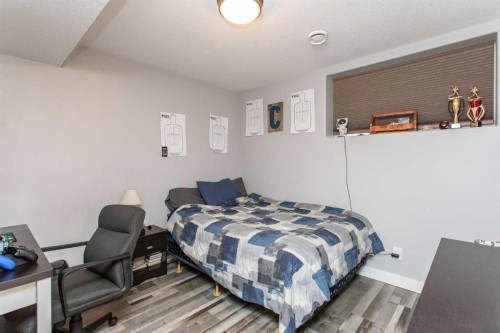 156 Long Close, Red Deer, AB - Indoor Photo Showing Bedroom