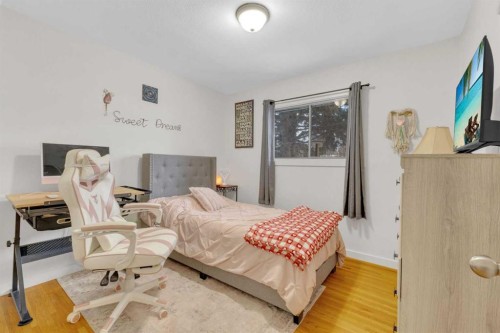 4121 38 Avenue, Red Deer, AB - Indoor Photo Showing Bedroom