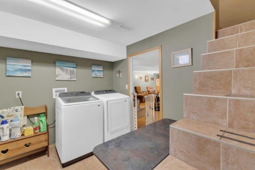 4121 38 Avenue, Red Deer, AB - Indoor Photo Showing Laundry Room
