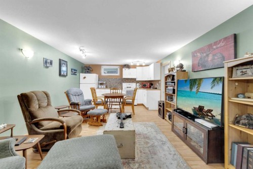 4121 38 Avenue, Red Deer, AB - Indoor Photo Showing Living Room
