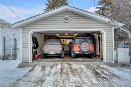 4121 38 Avenue, Red Deer, AB - Outdoor