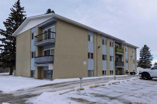 #101-304-5011 39 Street, Red Deer, AB - Outdoor