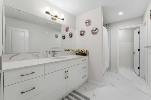 30 Thayer Close, Red Deer, AB 