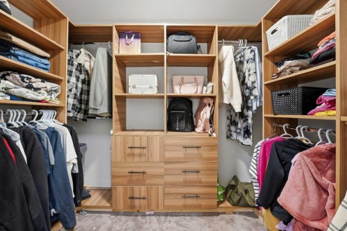 30 Thayer Close, Red Deer, AB 