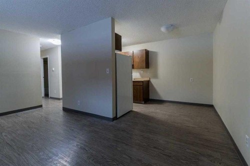 #101-410-4721 55 Street, Red Deer, AB - Indoor Photo Showing Other Room