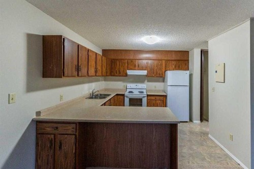 #101-406-4744 54 Street, Red Deer, AB - Indoor Photo Showing Kitchen With Double Sink
