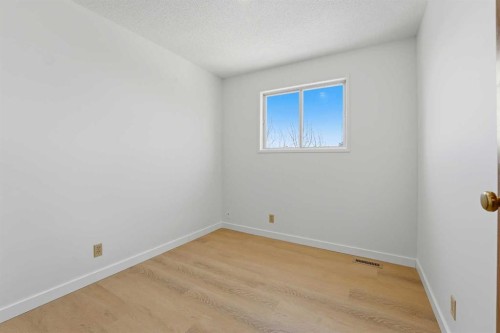 7352 59 Avenue, Red Deer, AB - Indoor Photo Showing Other Room