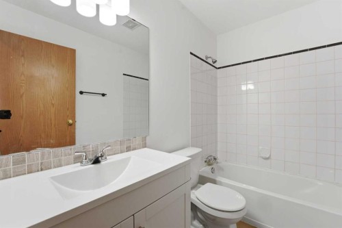 7352 59 Avenue, Red Deer, AB - Indoor Photo Showing Bathroom