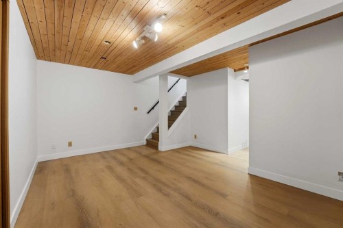 7352 59 Avenue, Red Deer, AB - Indoor Photo Showing Other Room