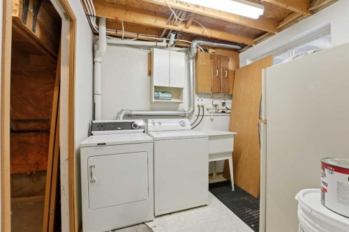 7352 59 Avenue, Red Deer, AB - Indoor Photo Showing Laundry Room