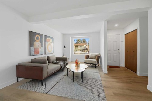 7352 59 Avenue, Red Deer, AB - Indoor Photo Showing Living Room