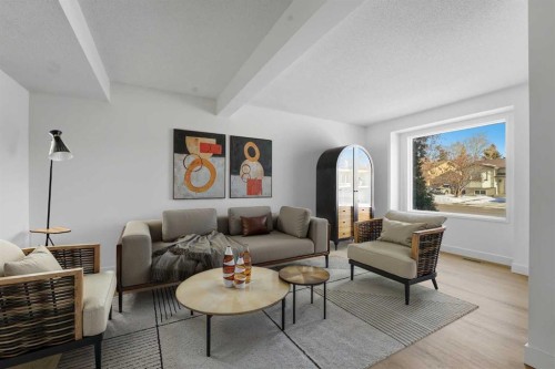 7352 59 Avenue, Red Deer, AB - Indoor Photo Showing Living Room