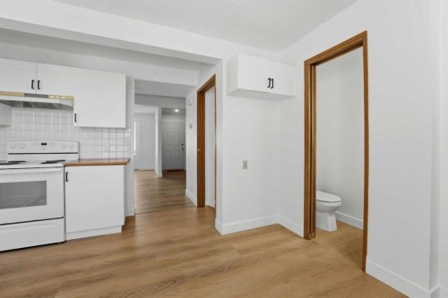 7352 59 Avenue, Red Deer, AB - Indoor Photo Showing Kitchen