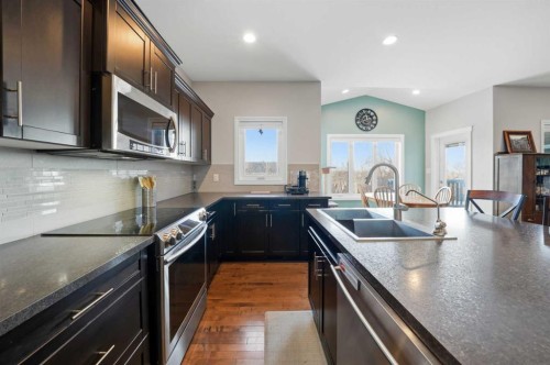 25 Cole Way, Sylvan Lake, AB - Indoor Photo Showing Kitchen With Stainless Steel Kitchen With Double Sink With Upgraded Kitchen