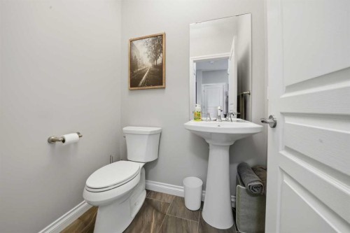 25 Cole Way, Sylvan Lake, AB - Indoor Photo Showing Bathroom