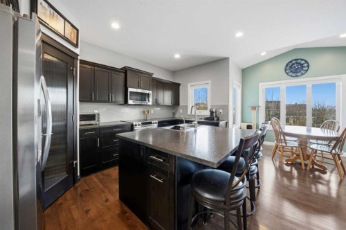 25 Cole Way, Sylvan Lake, AB - Indoor Photo Showing Kitchen With Stainless Steel Kitchen