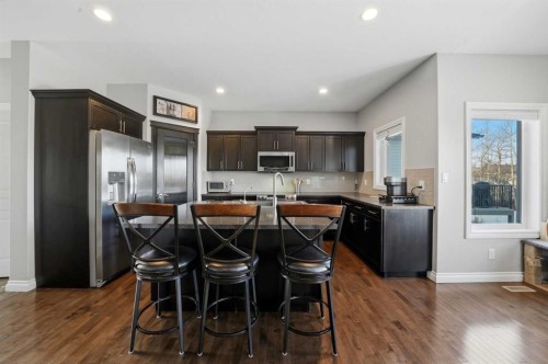 25 Cole Way, Sylvan Lake, AB - Indoor Photo Showing Kitchen With Stainless Steel Kitchen With Upgraded Kitchen