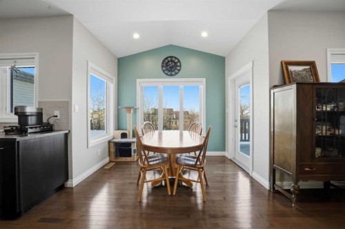25 Cole Way, Sylvan Lake, AB - Indoor Photo Showing Dining Room
