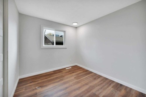 112 Barrett Drive, Red Deer, AB - Indoor Photo Showing Other Room