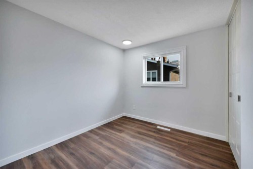 112 Barrett Drive, Red Deer, AB - Indoor Photo Showing Other Room