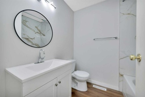 112 Barrett Drive, Red Deer, AB - Indoor Photo Showing Bathroom