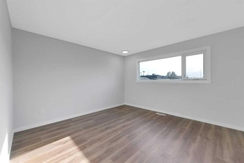 112 Barrett Drive, Red Deer, AB - Indoor Photo Showing Other Room