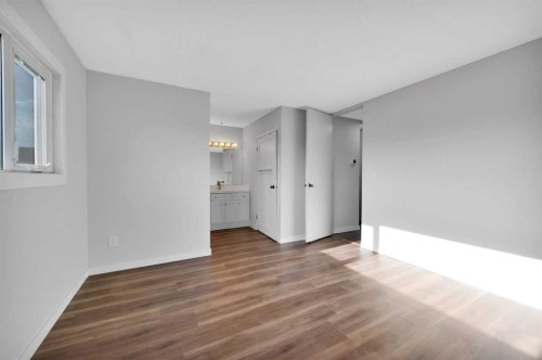112 Barrett Drive, Red Deer, AB - Indoor Photo Showing Other Room