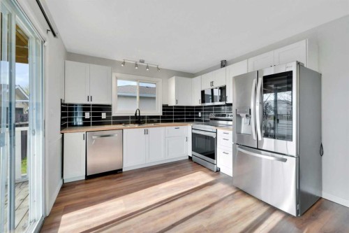 112 Barrett Drive, Red Deer, AB - Indoor Photo Showing Kitchen
