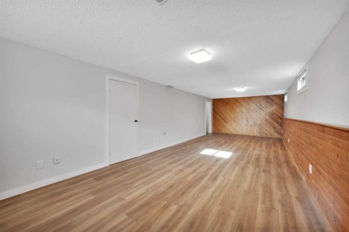112 Barrett Drive, Red Deer, AB - Indoor Photo Showing Other Room