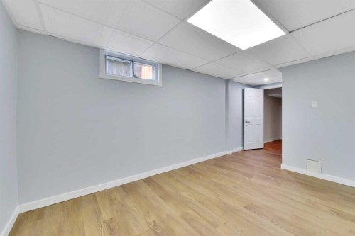 112 Barrett Drive, Red Deer, AB - Indoor Photo Showing Other Room