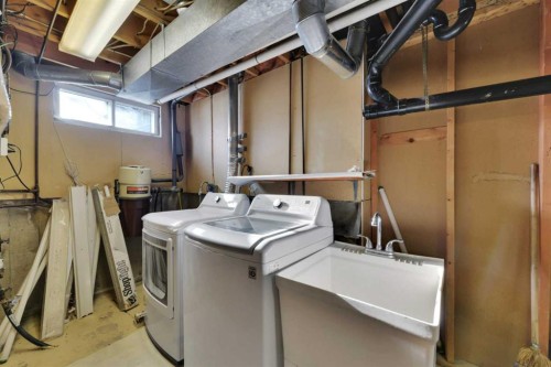 112 Barrett Drive, Red Deer, AB - Indoor Photo Showing Laundry Room