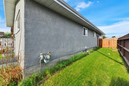 112 Barrett Drive, Red Deer, AB - Outdoor