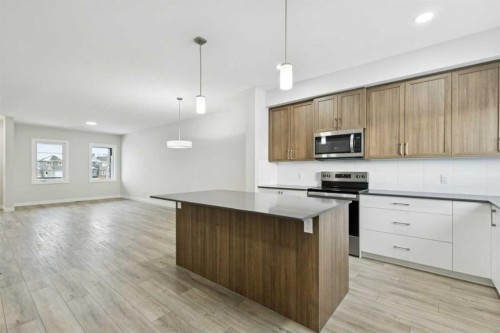 309 Cobblestone Gate Sw, Airdrie, AB - Indoor Photo Showing Kitchen