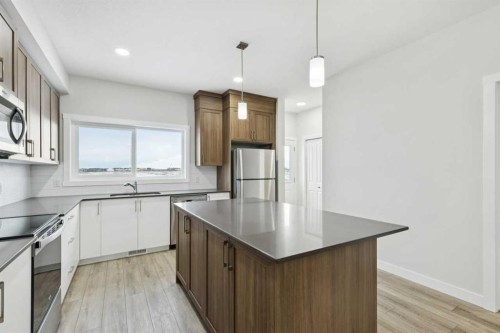 309 Cobblestone Gate Sw, Airdrie, AB - Indoor Photo Showing Kitchen With Upgraded Kitchen