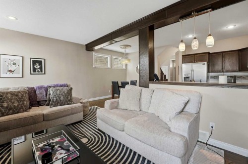 35 Windermere Close, Red Deer, AB - Indoor Photo Showing Living Room