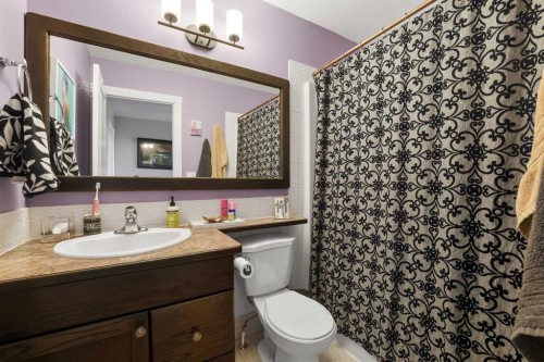 35 Windermere Close, Red Deer, AB - Indoor Photo Showing Bathroom