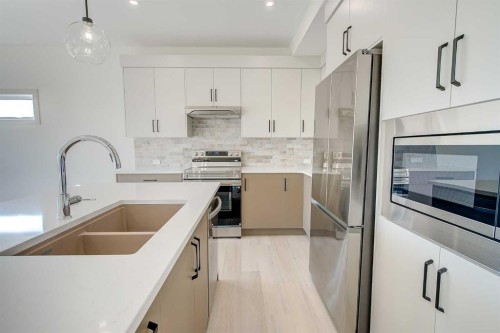 6 Ian Way, Sylvan Lake, AB - Indoor Photo Showing Kitchen With Stainless Steel Kitchen With Double Sink With Upgraded Kitchen
