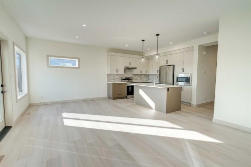 6 Ian Way, Sylvan Lake, AB - Indoor Photo Showing Kitchen