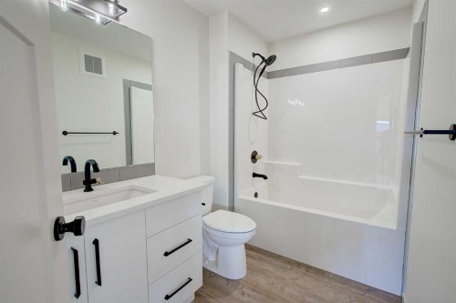 18 Trout Avenue, Red Deer, AB - Indoor Photo Showing Bathroom