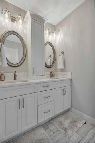 30 Veronica Close, Red Deer, AB - Indoor Photo Showing Bathroom